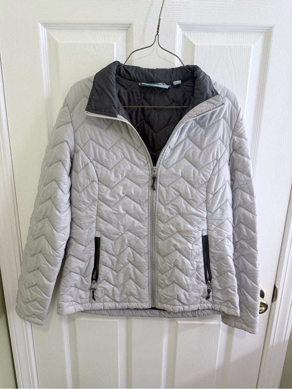 Free Country Light Gray Quilted Puffer Jacket with Contrast Black Lining